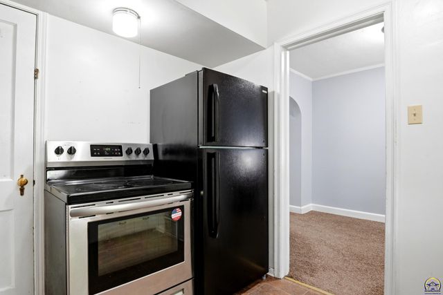 927 SW Medford AVE, Topeka, KS 66606