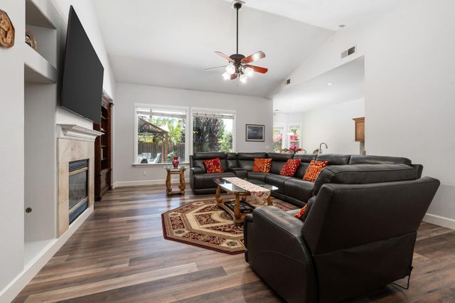 3112 Everglade Avenue, Clovis, CA 93619