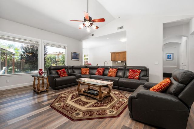 3112 Everglade Avenue, Clovis, CA 93619