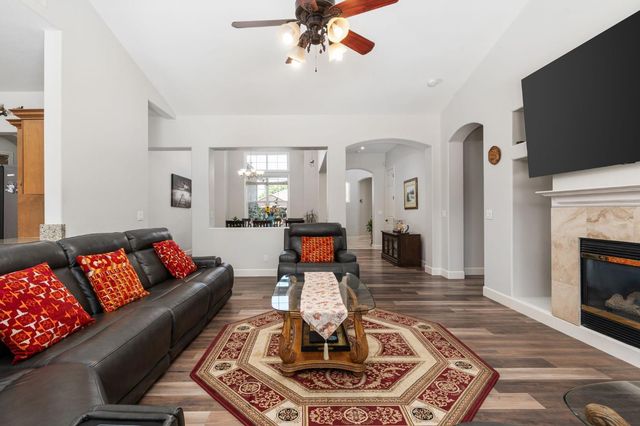 3112 Everglade Avenue, Clovis, CA 93619