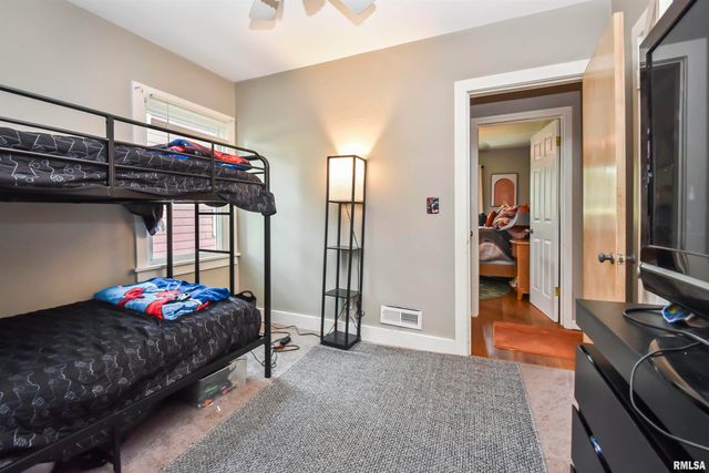 2626 W HEADING Avenue, West Peoria, IL 61604