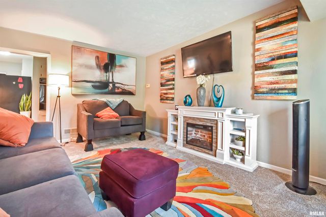 2626 W HEADING Avenue, West Peoria, IL 61604