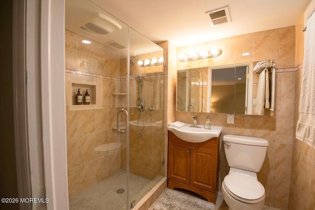 5 Milton Avenue, Manalapan, NJ 07726