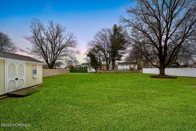 5 Milton Avenue, Manalapan, NJ 07726