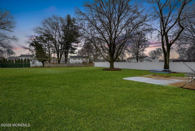 5 Milton Avenue, Manalapan, NJ 07726