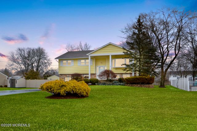 5 Milton Avenue, Manalapan, NJ 07726