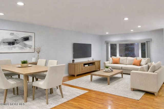 5 Milton Avenue, Manalapan, NJ 07726