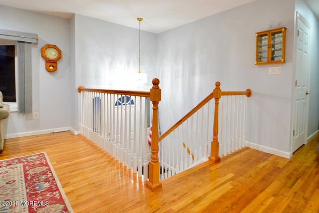 5 Milton Avenue, Manalapan, NJ 07726