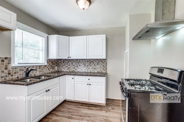 8623 Stonehurst Street, Dallas, TX 75217