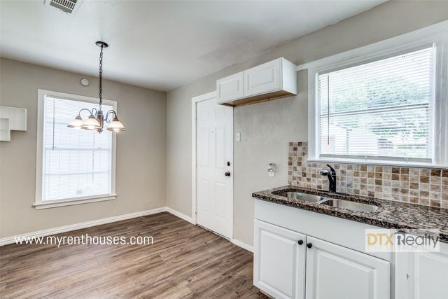 8623 Stonehurst Street, Dallas, TX 75217