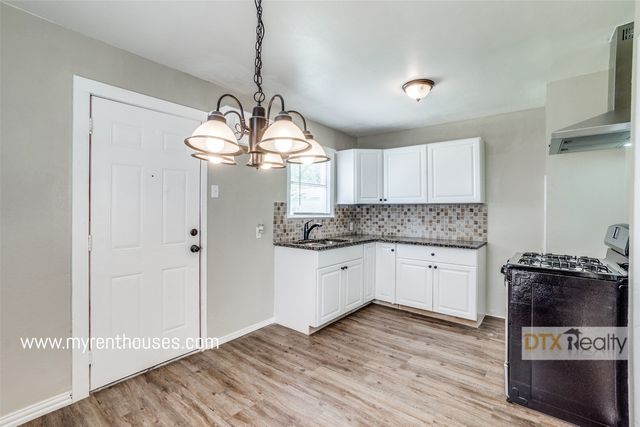 8623 Stonehurst Street, Dallas, TX 75217