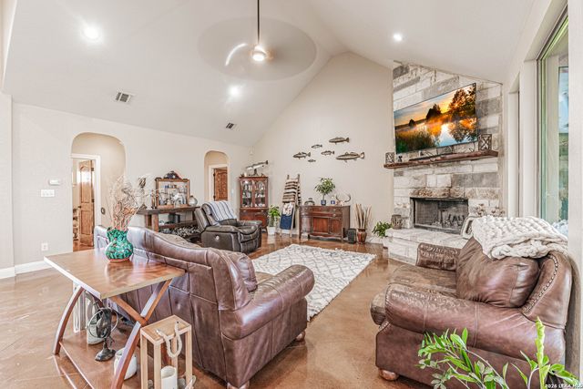 946 County Road 361, La Vernia, TX 78121