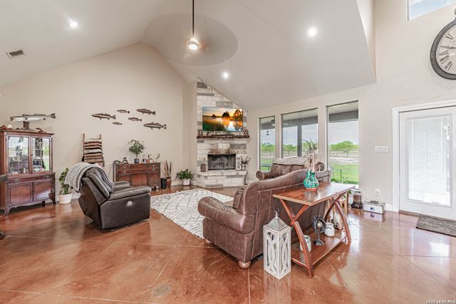 946 County Road 361, La Vernia, TX 78121