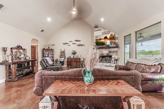 946 County Road 361, La Vernia, TX 78121