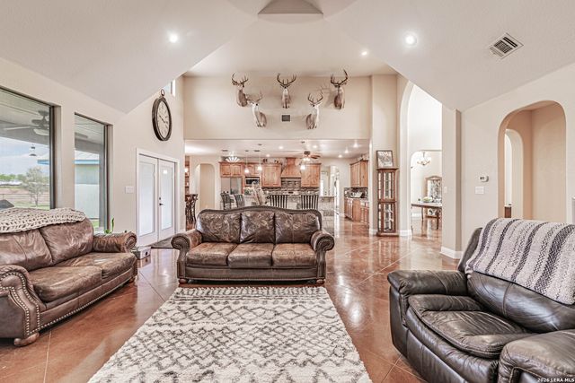 946 County Road 361, La Vernia, TX 78121