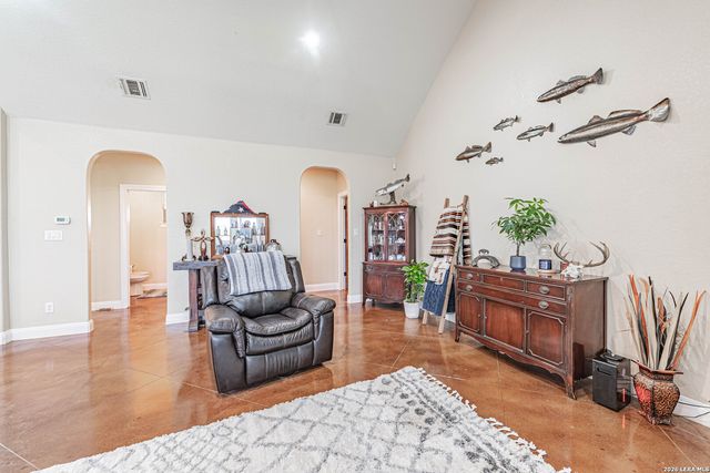 946 County Road 361, La Vernia, TX 78121