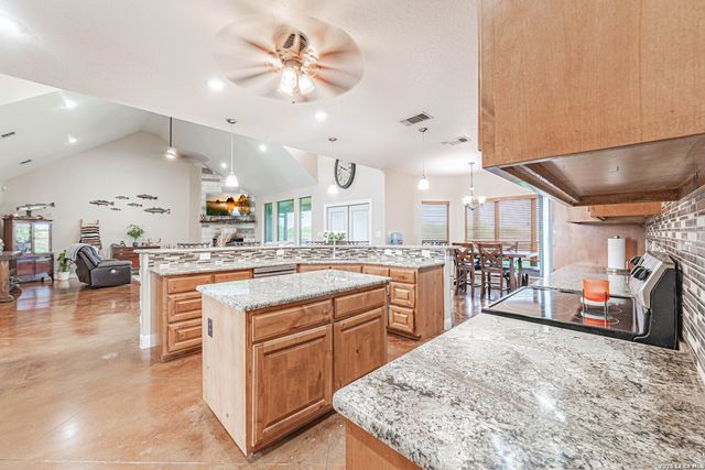 946 County Road 361, La Vernia, TX 78121