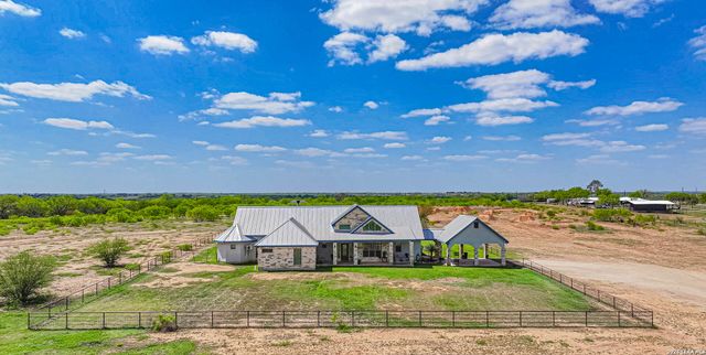 946 County Road 361, La Vernia, TX 78121