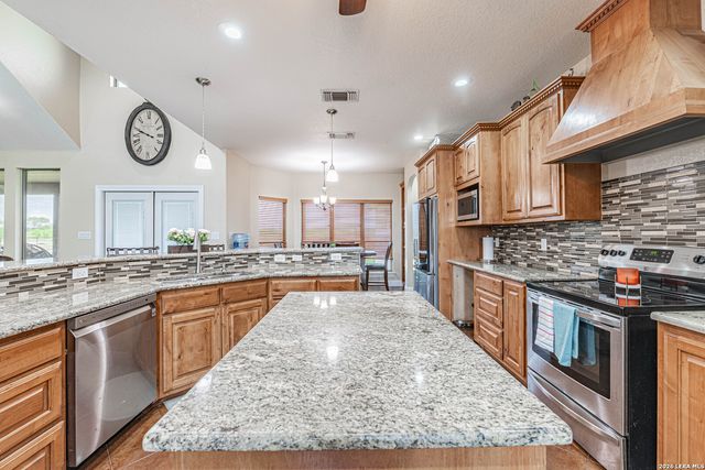 946 County Road 361, La Vernia, TX 78121