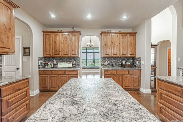 946 County Road 361, La Vernia, TX 78121