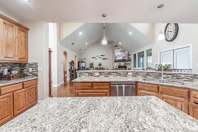 946 County Road 361, La Vernia, TX 78121