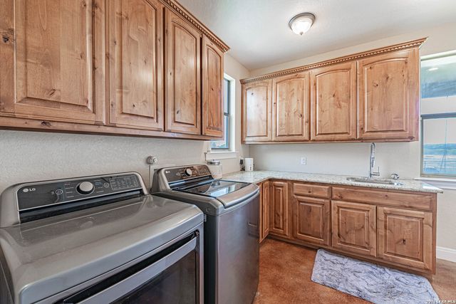 946 County Road 361, La Vernia, TX 78121