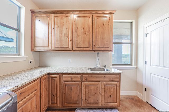 946 County Road 361, La Vernia, TX 78121