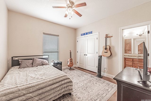 946 County Road 361, La Vernia, TX 78121