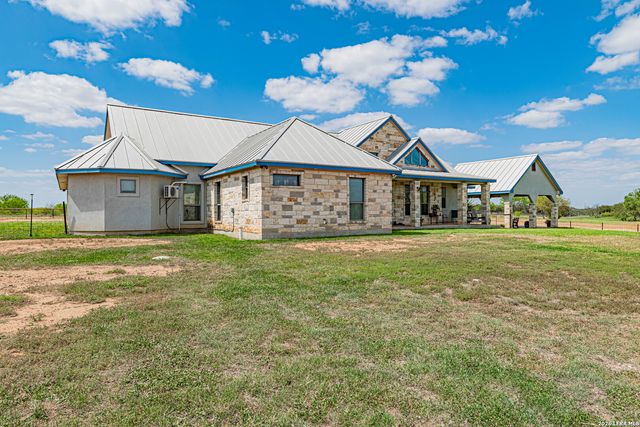 946 County Road 361, La Vernia, TX 78121