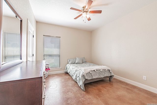 946 County Road 361, La Vernia, TX 78121