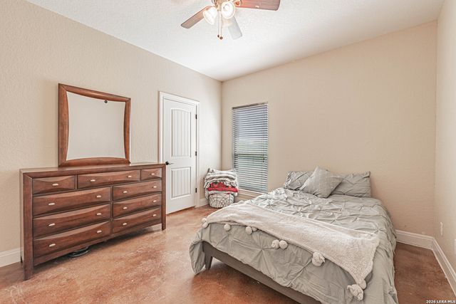 946 County Road 361, La Vernia, TX 78121