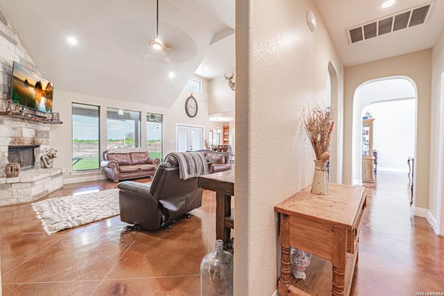 946 County Road 361, La Vernia, TX 78121