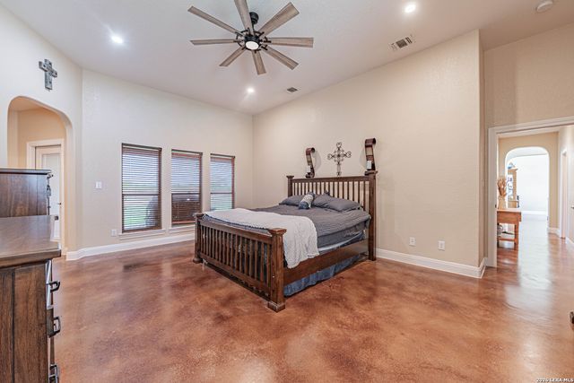 946 County Road 361, La Vernia, TX 78121