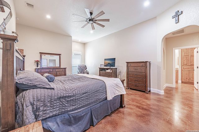 946 County Road 361, La Vernia, TX 78121