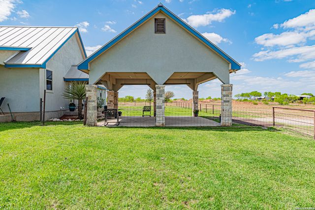 946 County Road 361, La Vernia, TX 78121