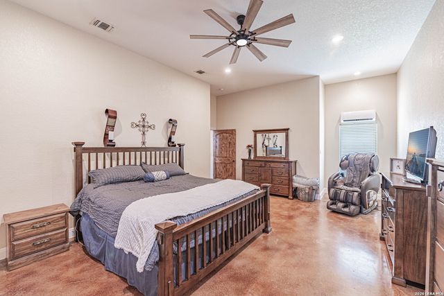 946 County Road 361, La Vernia, TX 78121