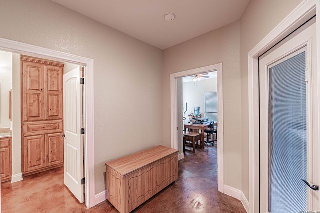 946 County Road 361, La Vernia, TX 78121