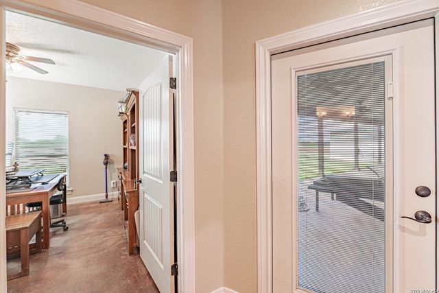 946 County Road 361, La Vernia, TX 78121