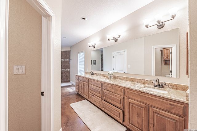 946 County Road 361, La Vernia, TX 78121