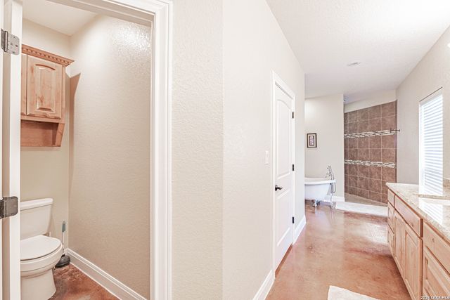 946 County Road 361, La Vernia, TX 78121