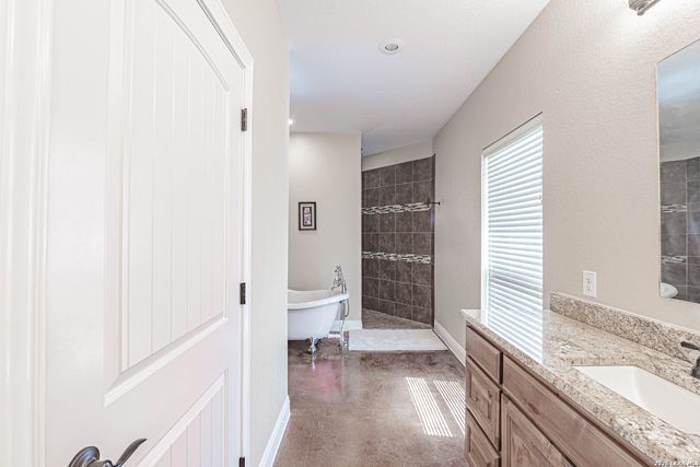 946 County Road 361, La Vernia, TX 78121