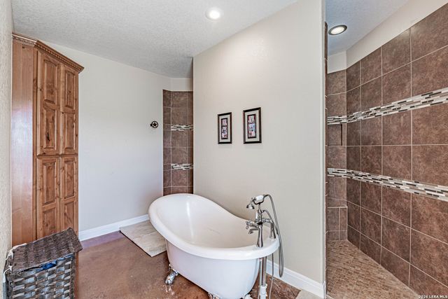 946 County Road 361, La Vernia, TX 78121