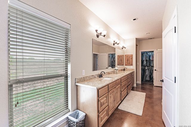 946 County Road 361, La Vernia, TX 78121