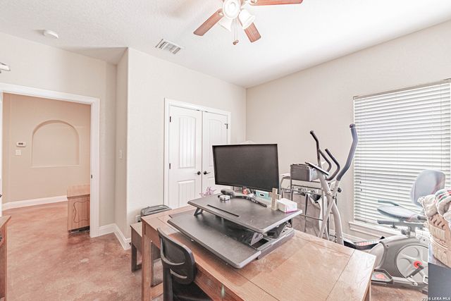 946 County Road 361, La Vernia, TX 78121