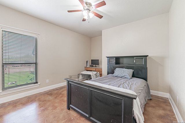 946 County Road 361, La Vernia, TX 78121