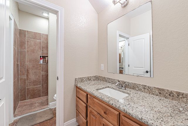 946 County Road 361, La Vernia, TX 78121