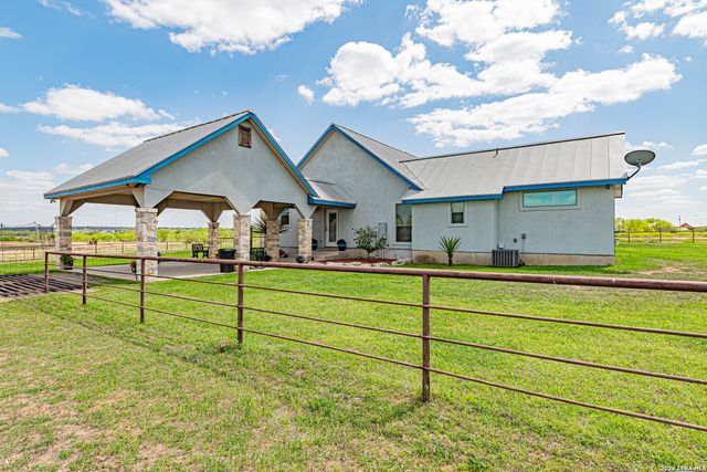 946 County Road 361, La Vernia, TX 78121