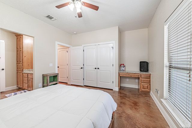 946 County Road 361, La Vernia, TX 78121