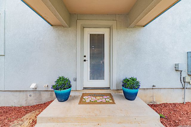 946 County Road 361, La Vernia, TX 78121