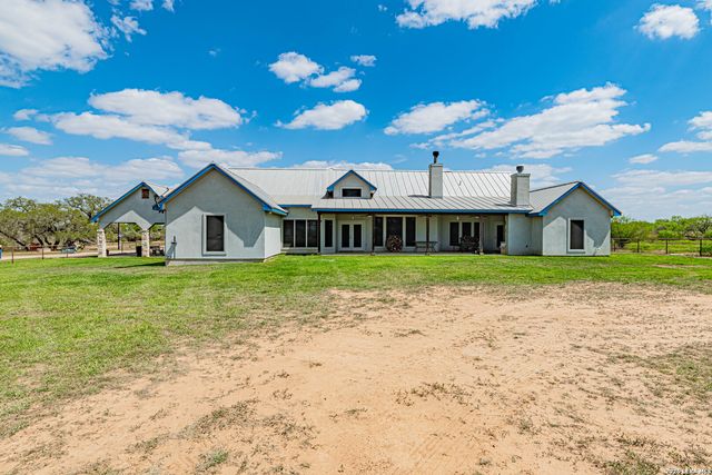 946 County Road 361, La Vernia, TX 78121